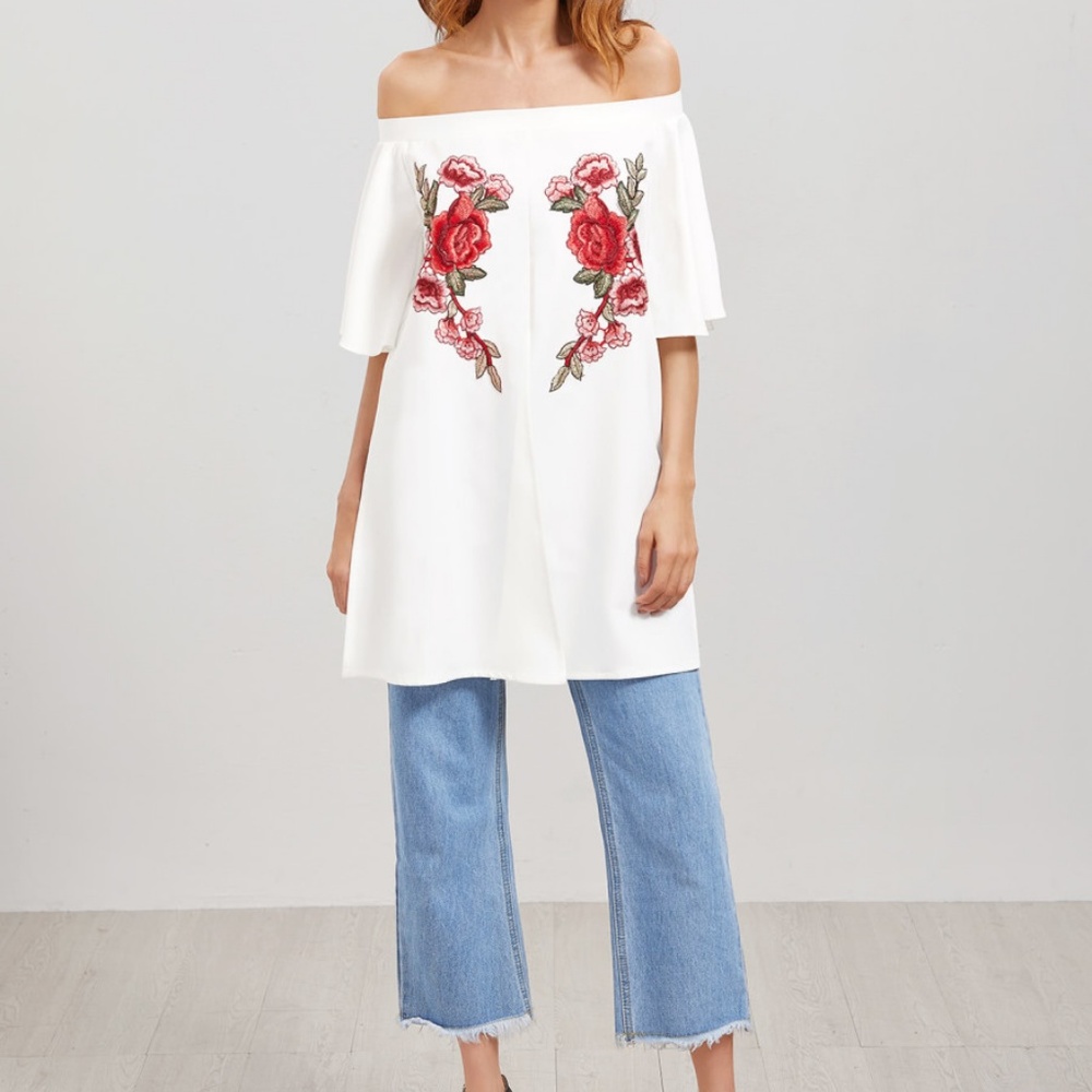 Off Shoulder Embroidered Applique Split Front Top - Picture 4 of 5